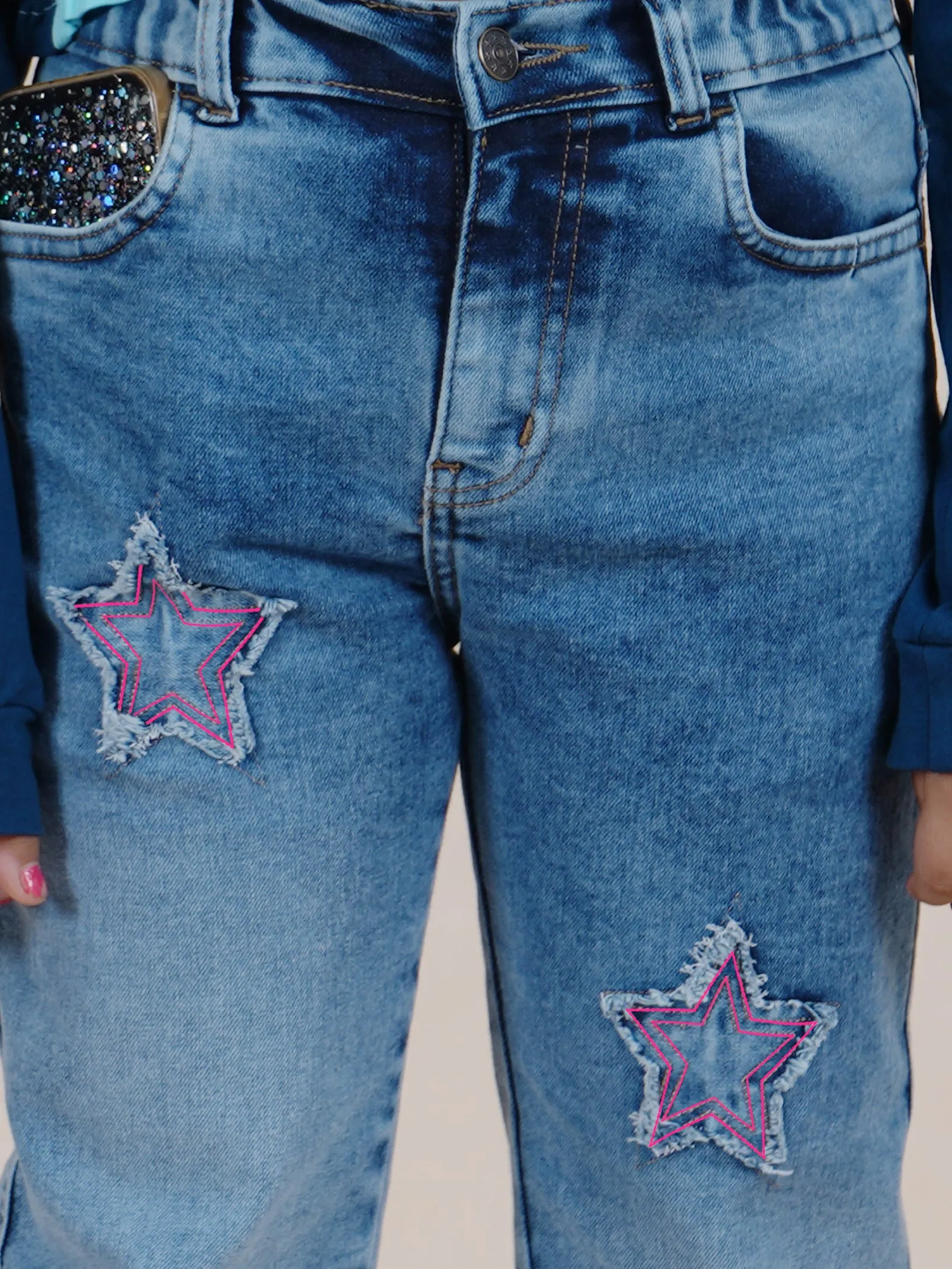 Girls Full Length Frayed Star Patch Washed Denim Jeans With Elasticated Waistband