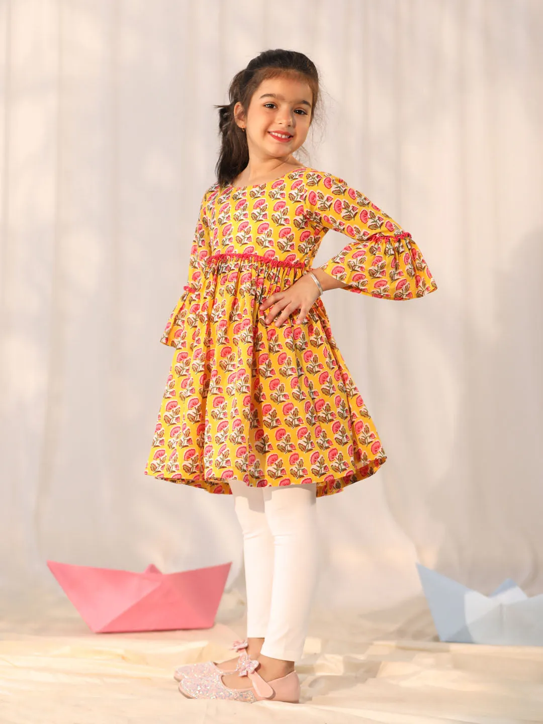 Jashvi Girls' Yellow and White Kurta Leggings Set