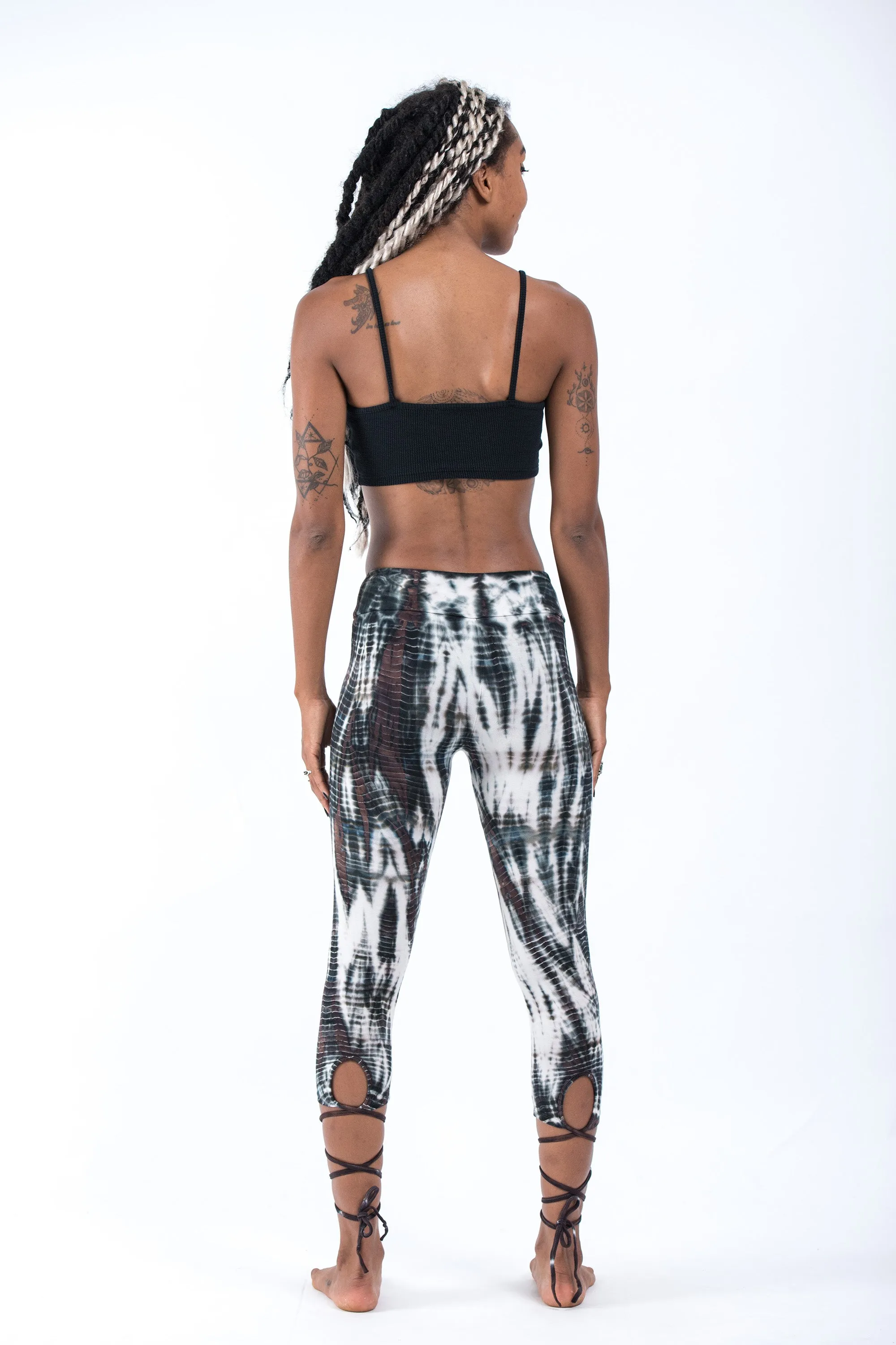 Lightning Stripes Tie Dye Cotton Capri Leggings in Black White