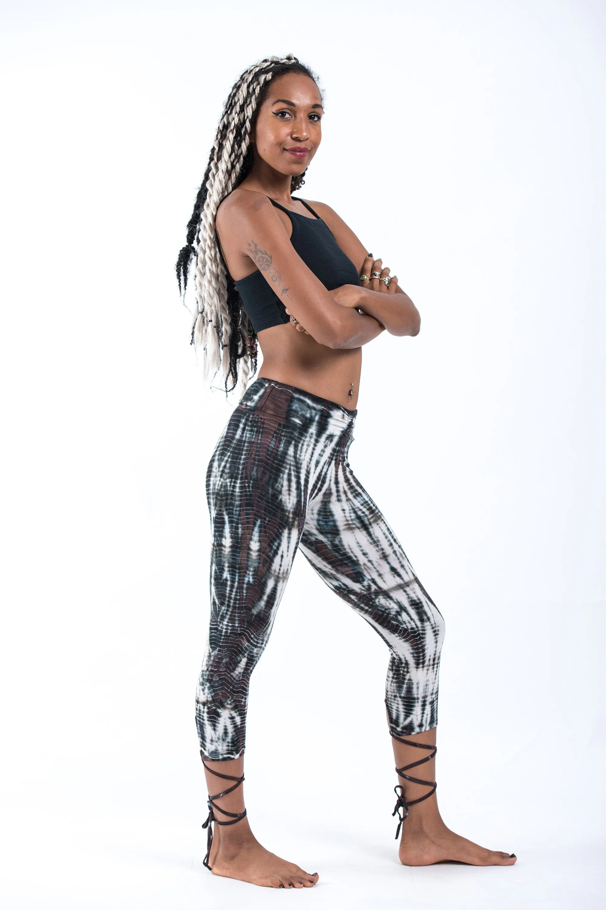 Lightning Stripes Tie Dye Cotton Capri Leggings in Black White