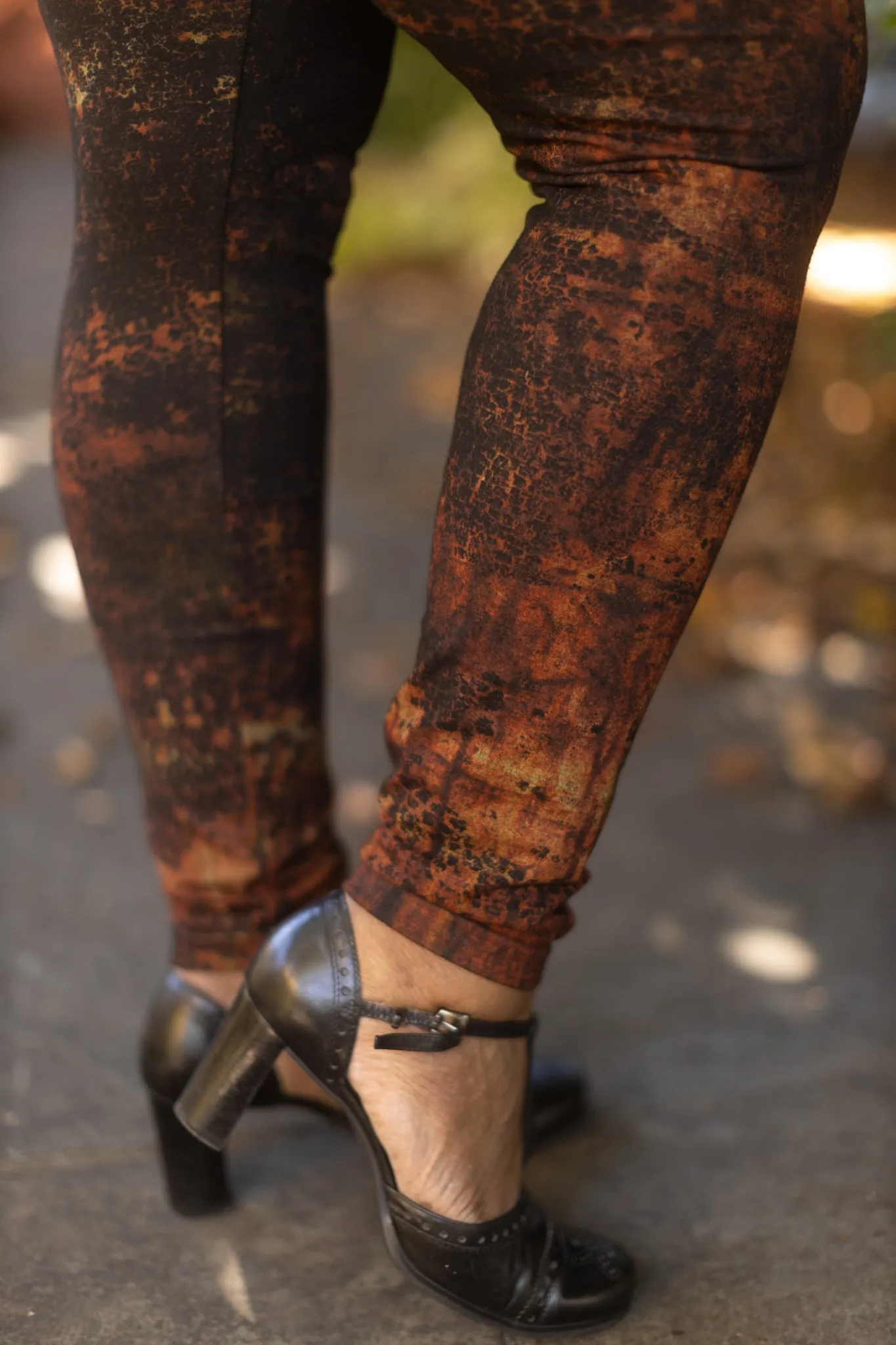 Plus Size High Waisted Lava Print Leggings